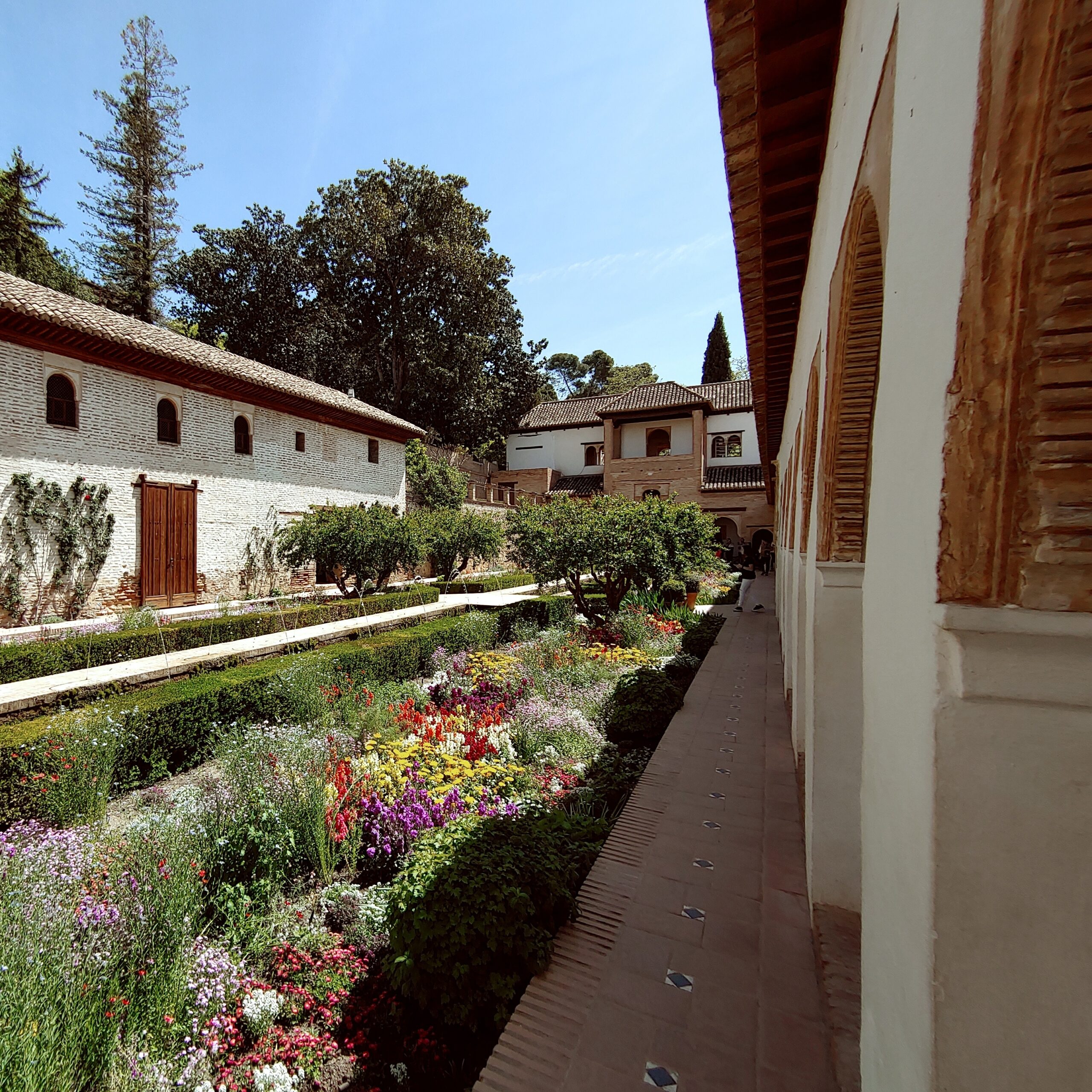 The Generalife as an example of a munya like Ruzafa.